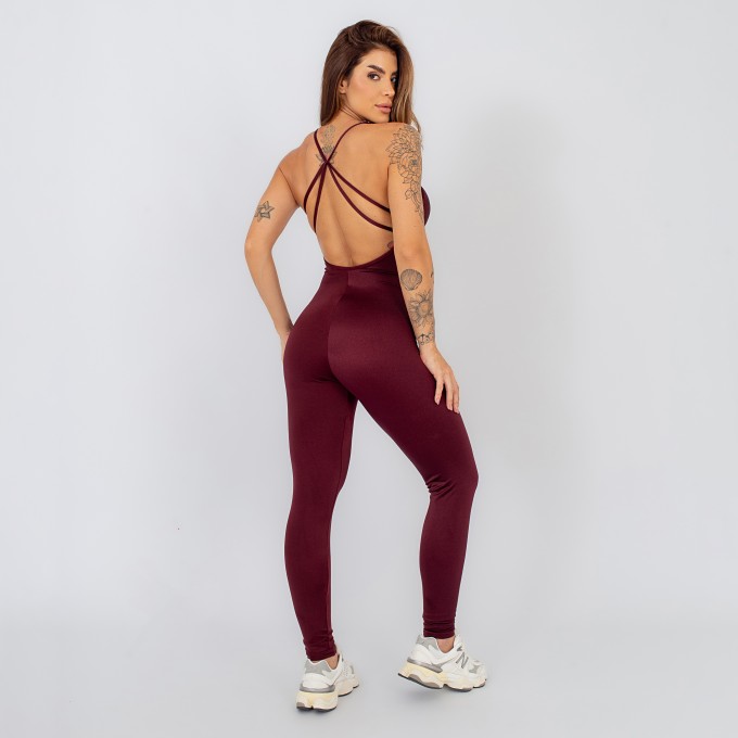 Macacão Decotado com Alças Removíveis Vinho