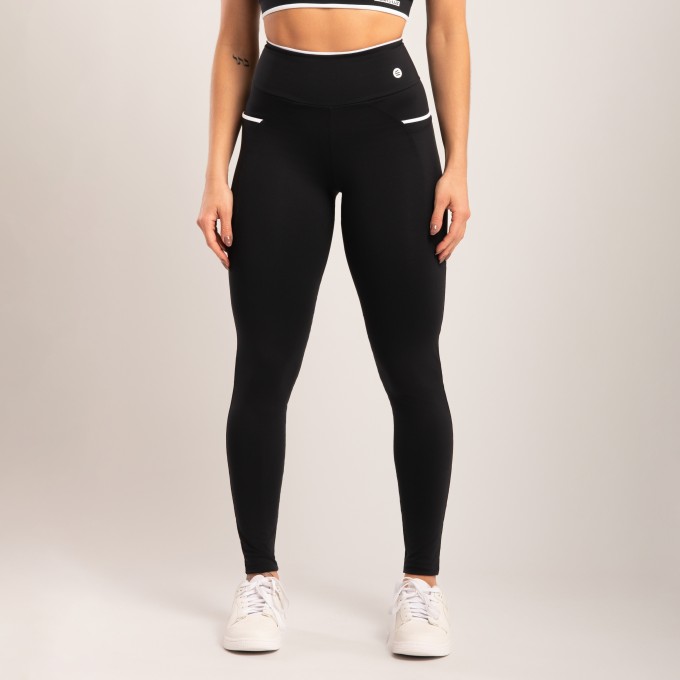 Calça Legging Comfort Preta com Bolso e Detalhe Branco