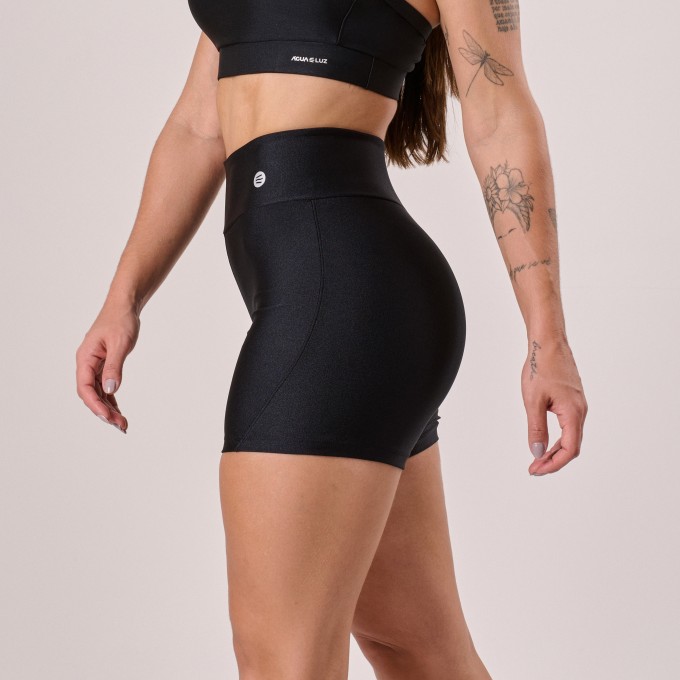 Short com recorte Preto