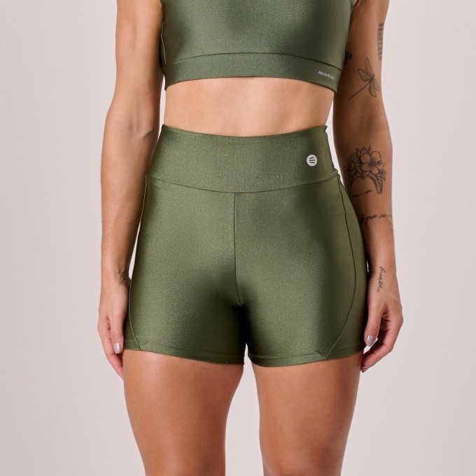 Short com Recorte Verde Militar