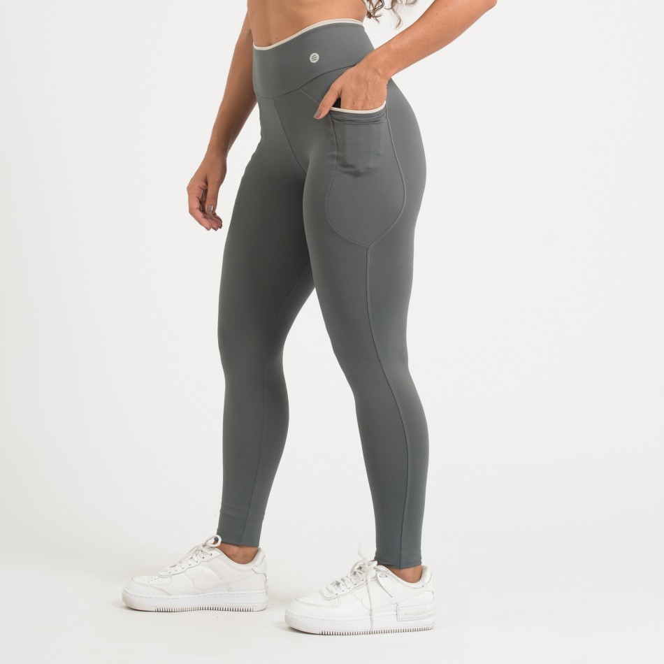 Calça Legging Cinza Níquel com Bolso e Detalhe Gelo