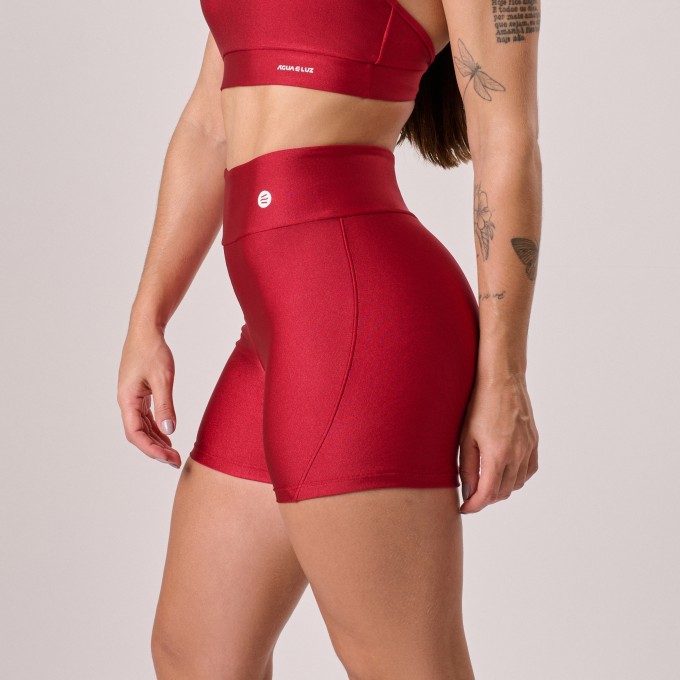 Short com Recorte Vermelho Carmim