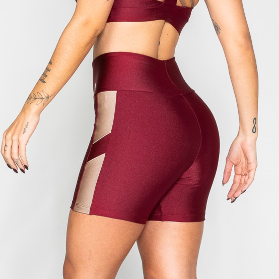Short Vermelho Cereja com Detalhe Nude