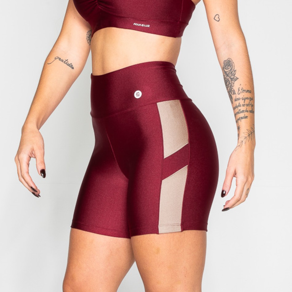 Short Vermelho Cereja com Detalhe Nude