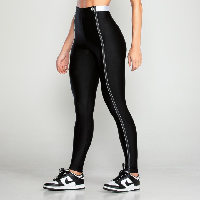 Calça Legging Preta com Elástico Branco e Viés