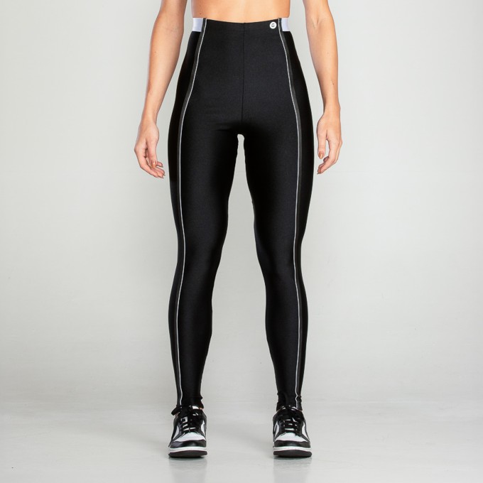 Calça Legging Preta com Elástico Branco e Viés