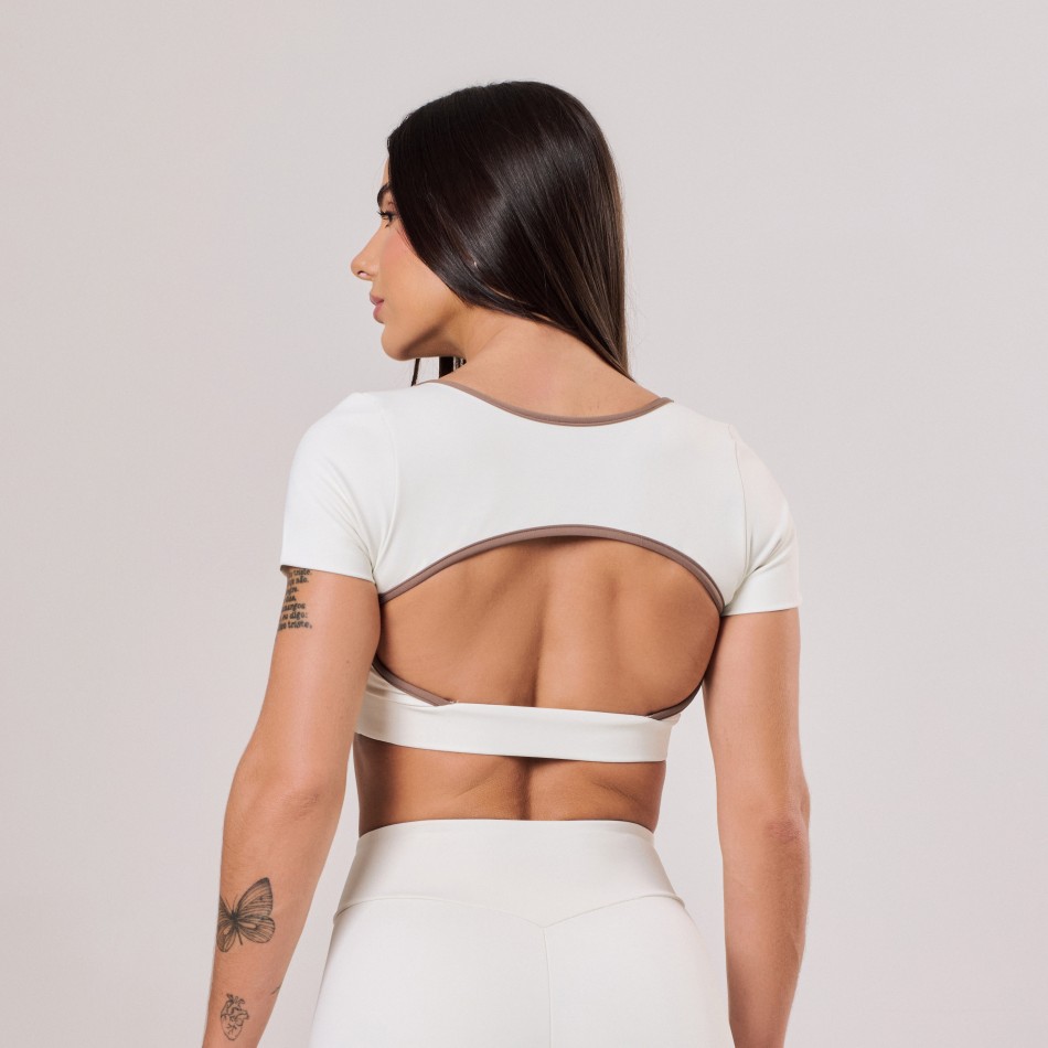 Top de Manga Off White com Friso Castanho