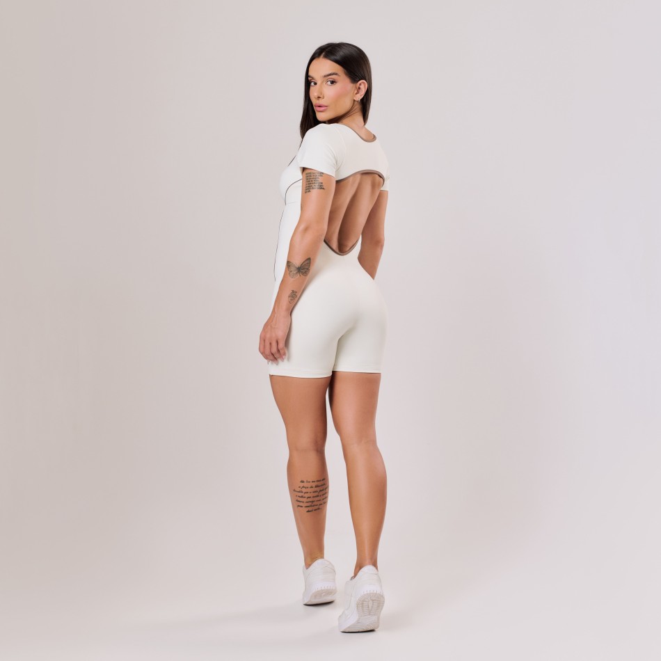 Macaquinho de Manga Off White com Friso Castanho