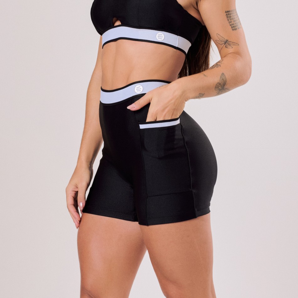 Short Preto com Bolso e Elástico Branco