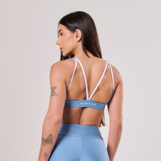 Top Azul Suave com detalhe Branco