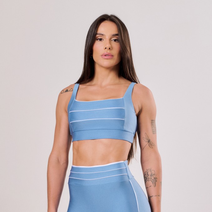 Top Azul Suave com detalhe Branco