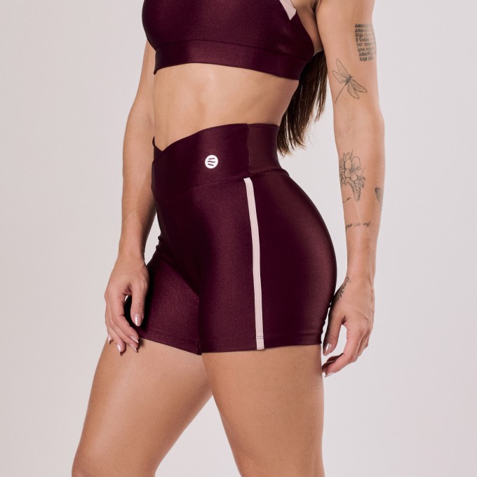 Short Vinho com Cós Transpassado e detalhe Rose