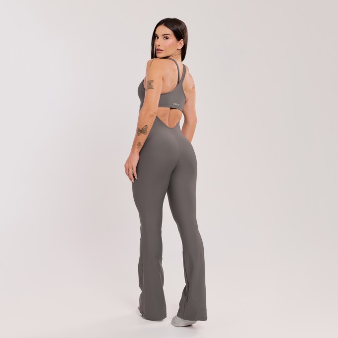 Macacão Flare Cinza Urbano