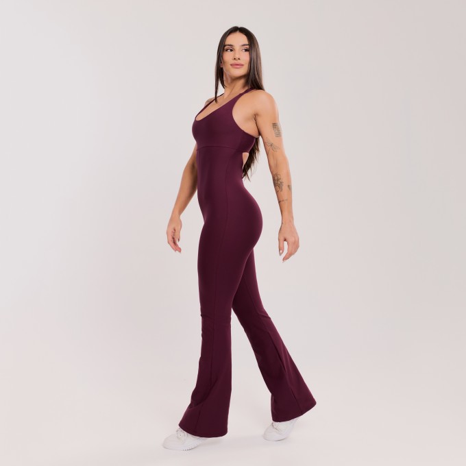 Macacão Flare Vinho Rubi