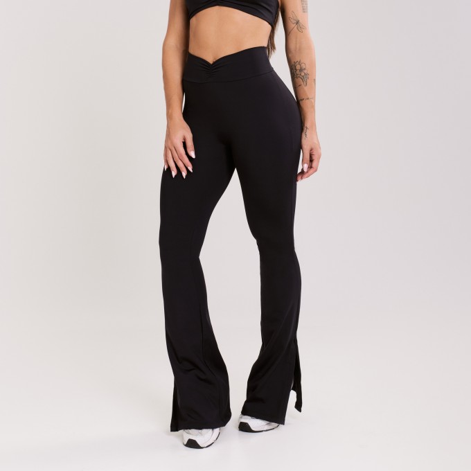 Calça Flare Cós Drapeado e Fenda Preta