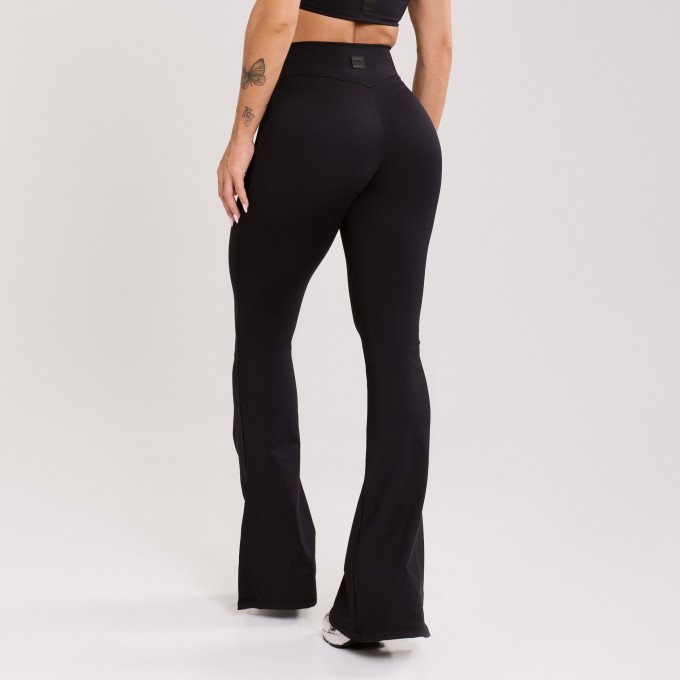 Calça Flare Cós Drapeado e Fenda Preta