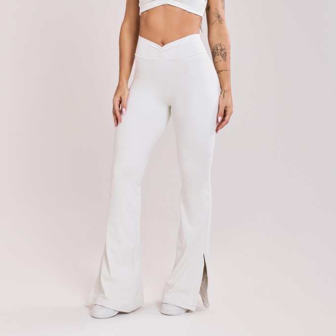Calça Flare Cós Drapeado e Fenda Off White