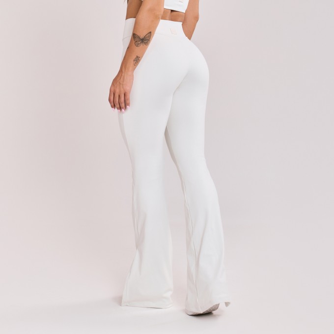 Calça Flare Cós Drapeado e Fenda Off White