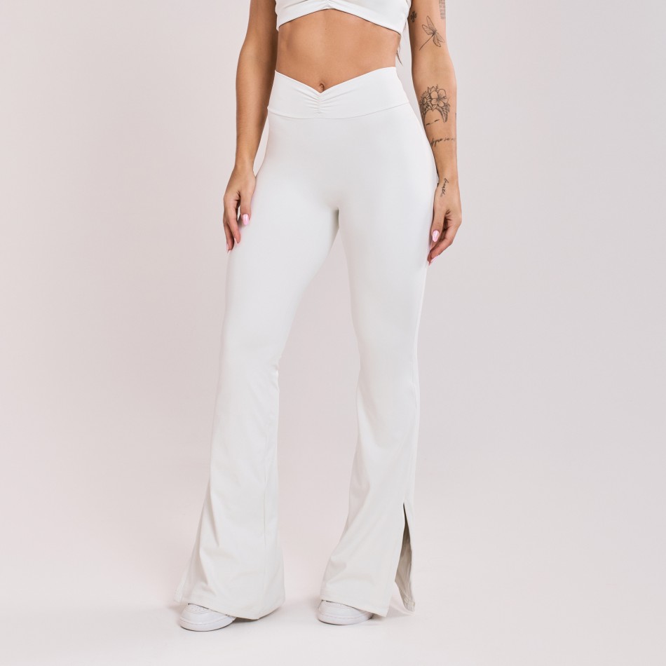 Calça Flare Cós Drapeado e Fenda Off White