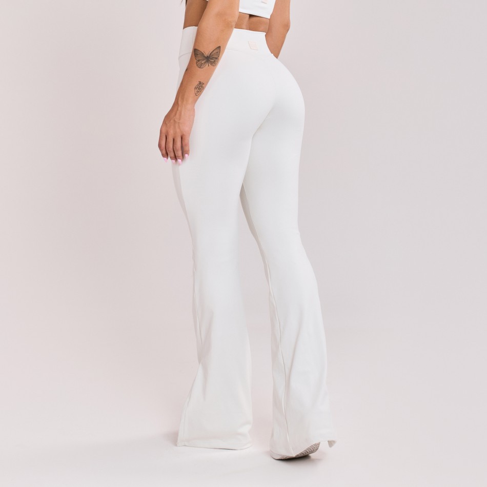 Calça Flare Cós Drapeado e Fenda Off White