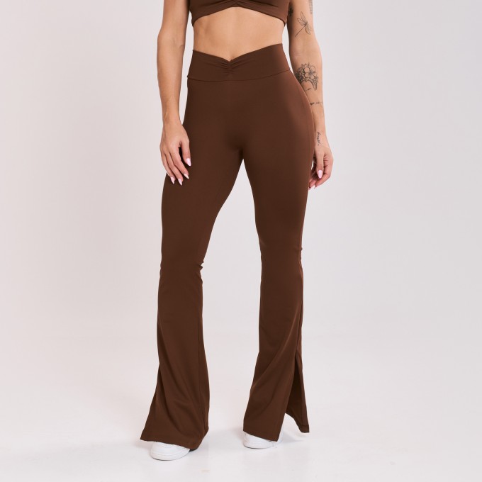 Calça Flare Cós Drapeado e Fenda Marrom Cacau