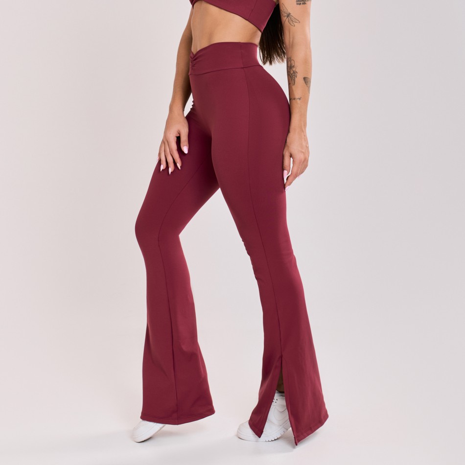 Calça Flare Cós Drapeado e Fenda Vinho Bordô