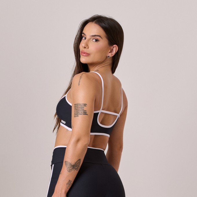 Top Preto com Viés Branco