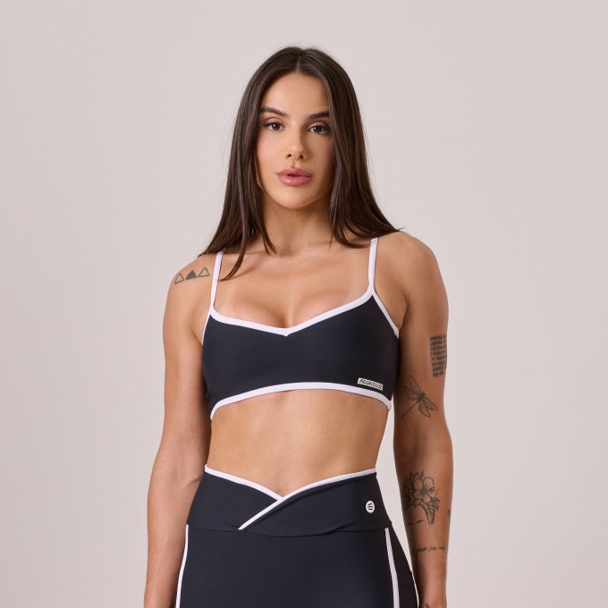 Top Preto com Viés Branco