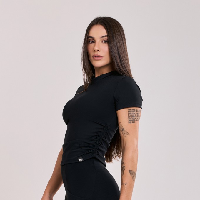 Blusa Manga Curta com detalhe Drapeado Preto
