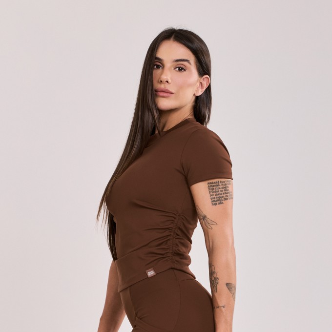 Blusa Manga Curta com detalhe Drapeado Marrom Cacau