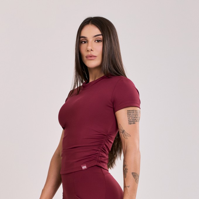 Blusa Manga Curta com detalhe Drapeado Vinho Bordô