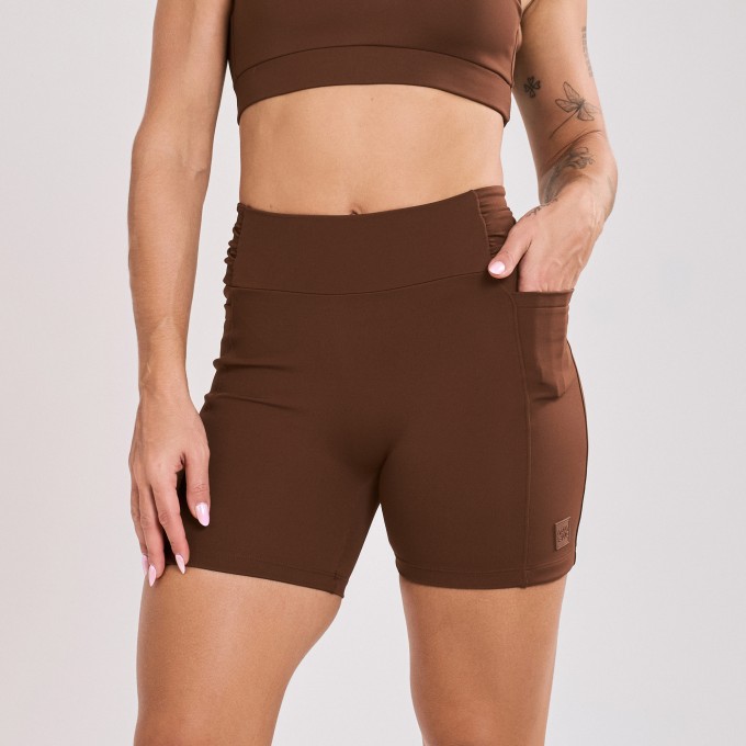 Short com Bolso e Detalhe Drapeado Marrom Cacau