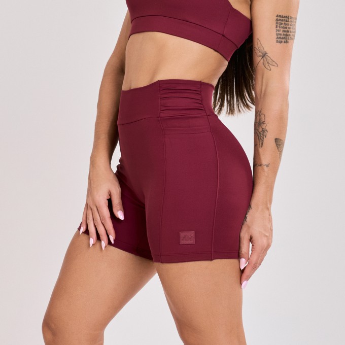 Short com Bolso e Detalhe Drapeado Vinho Bordô