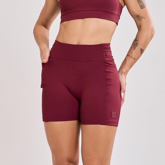 Short com Bolso e Detalhe Drapeado Vinho Bordô