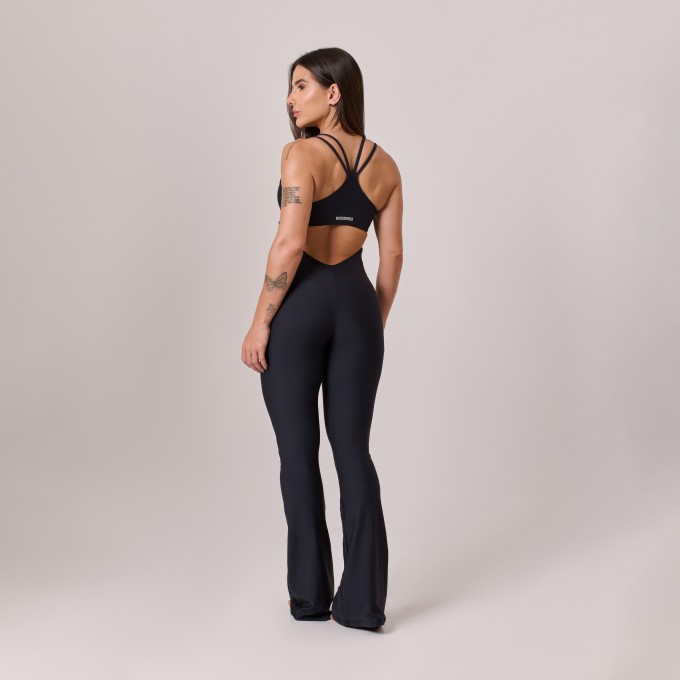 Macacão Flare Preto