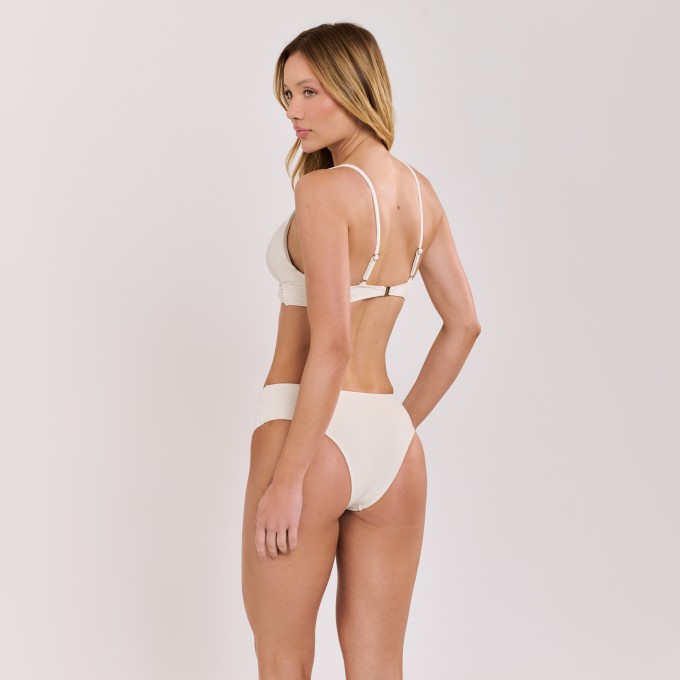 Biquíni Transpassado com Calcinha Lateral Larga Off White