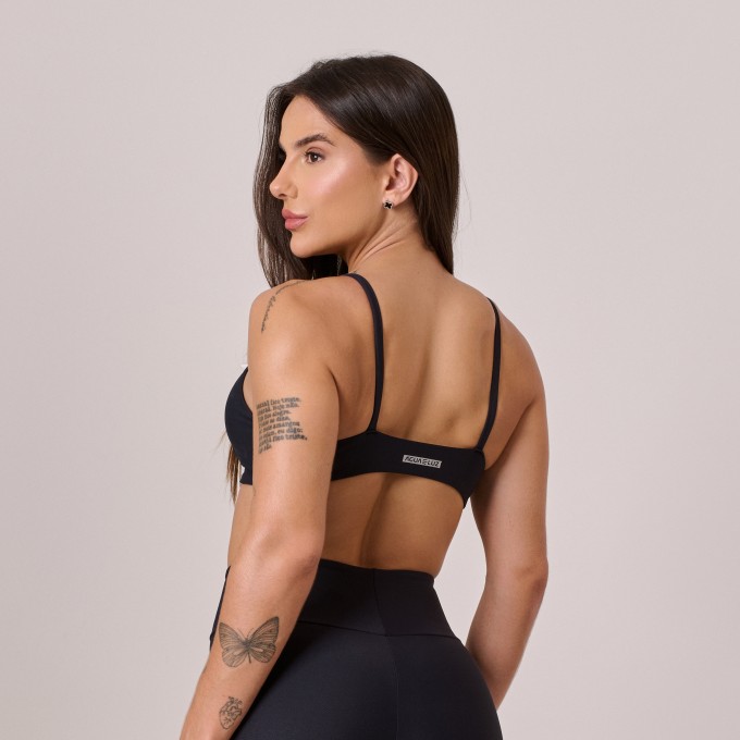 Top Triângulo com recorte Preto