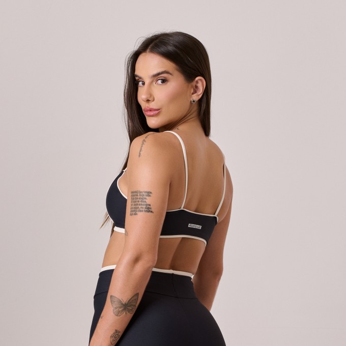 Top Preto com Detallhe Off White