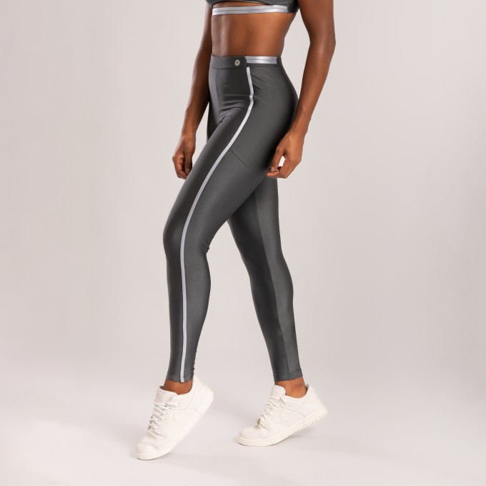 Calça Legging Cinza Chumbo com Detalhe em Elástico
