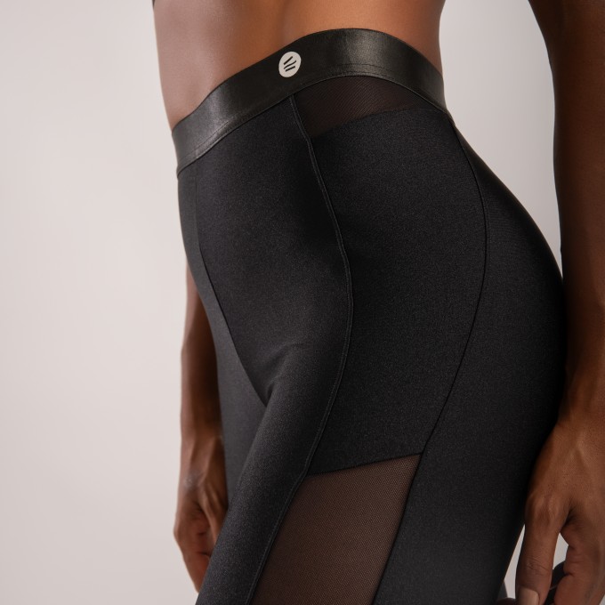 Calça Legging Preta com Detalhe Tule