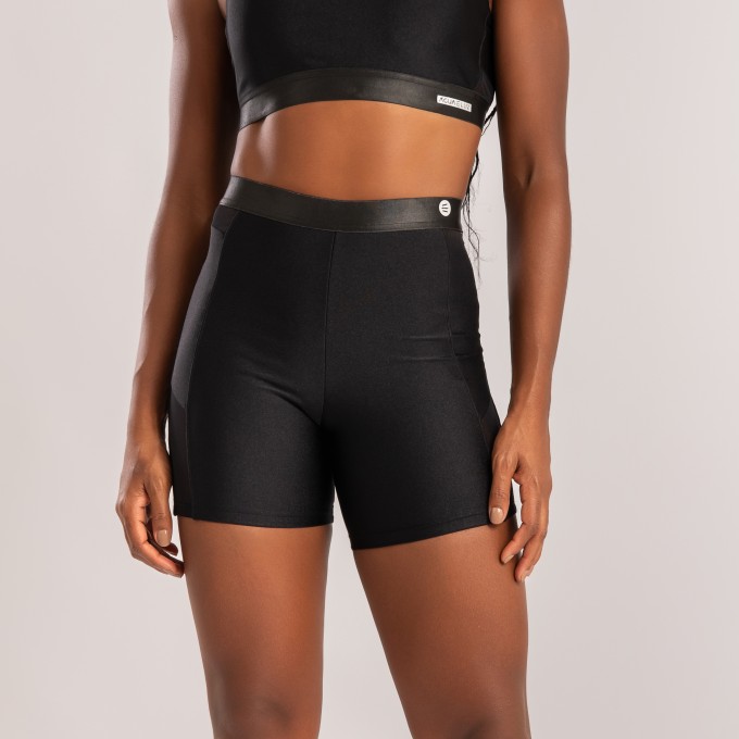 Short Preto com Detalhe Tule