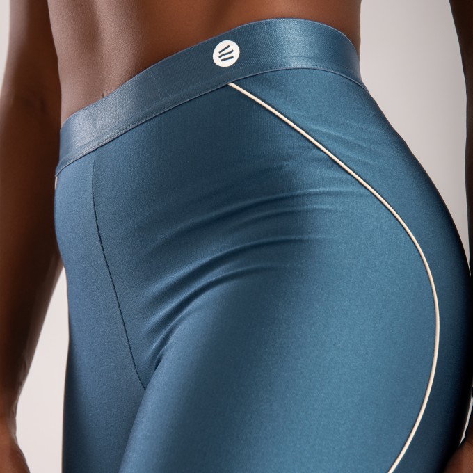 Short Azul Índigo com Friso Off  White