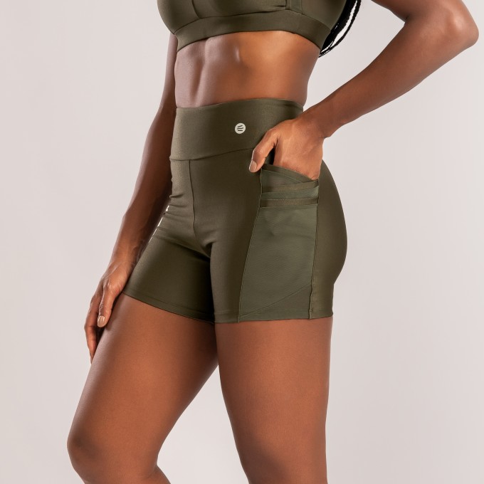 Short Verde Escuro com Bolso Triplo de Tule